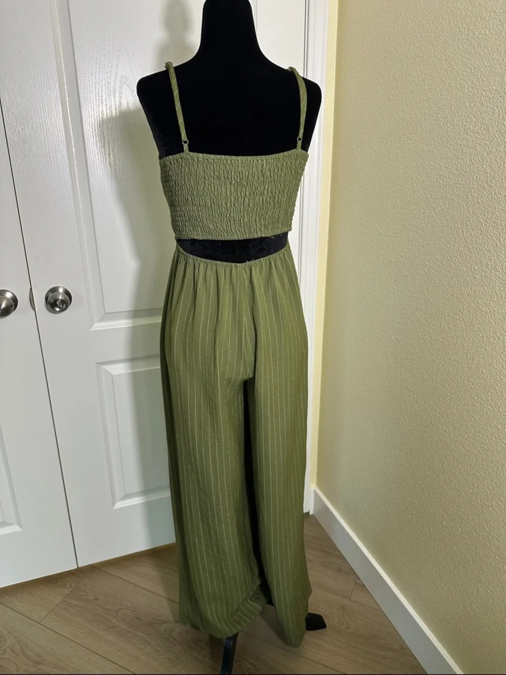 Fly Tomato Olive Green striped Tie-Front Wide-Leg Jumpsuit. Size X-Small - Picture 4 of 10